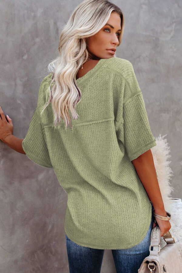 gray exposed seam half sleeve knitted v neck textured top
