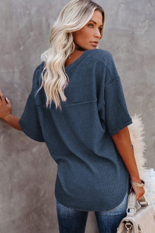 gray exposed seam half sleeve knitted v neck textured top