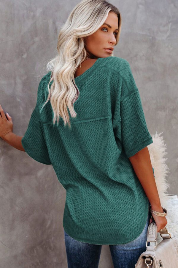 gray exposed seam half sleeve knitted v neck textured top
