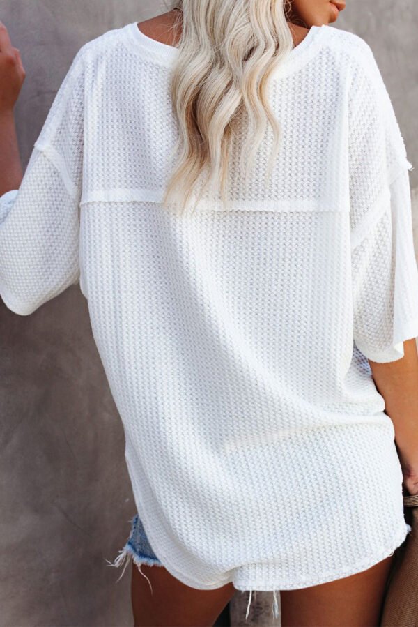 gray exposed seam half sleeve knitted v neck textured top