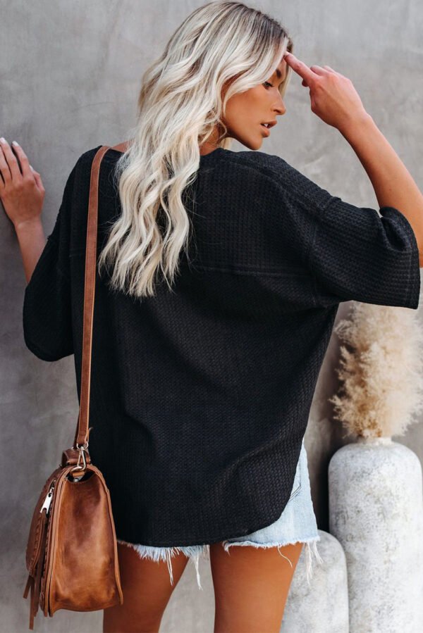 gray exposed seam half sleeve knitted v neck textured top