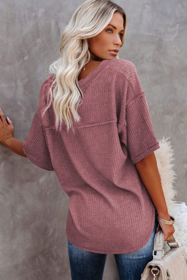 gray exposed seam half sleeve knitted v neck textured top